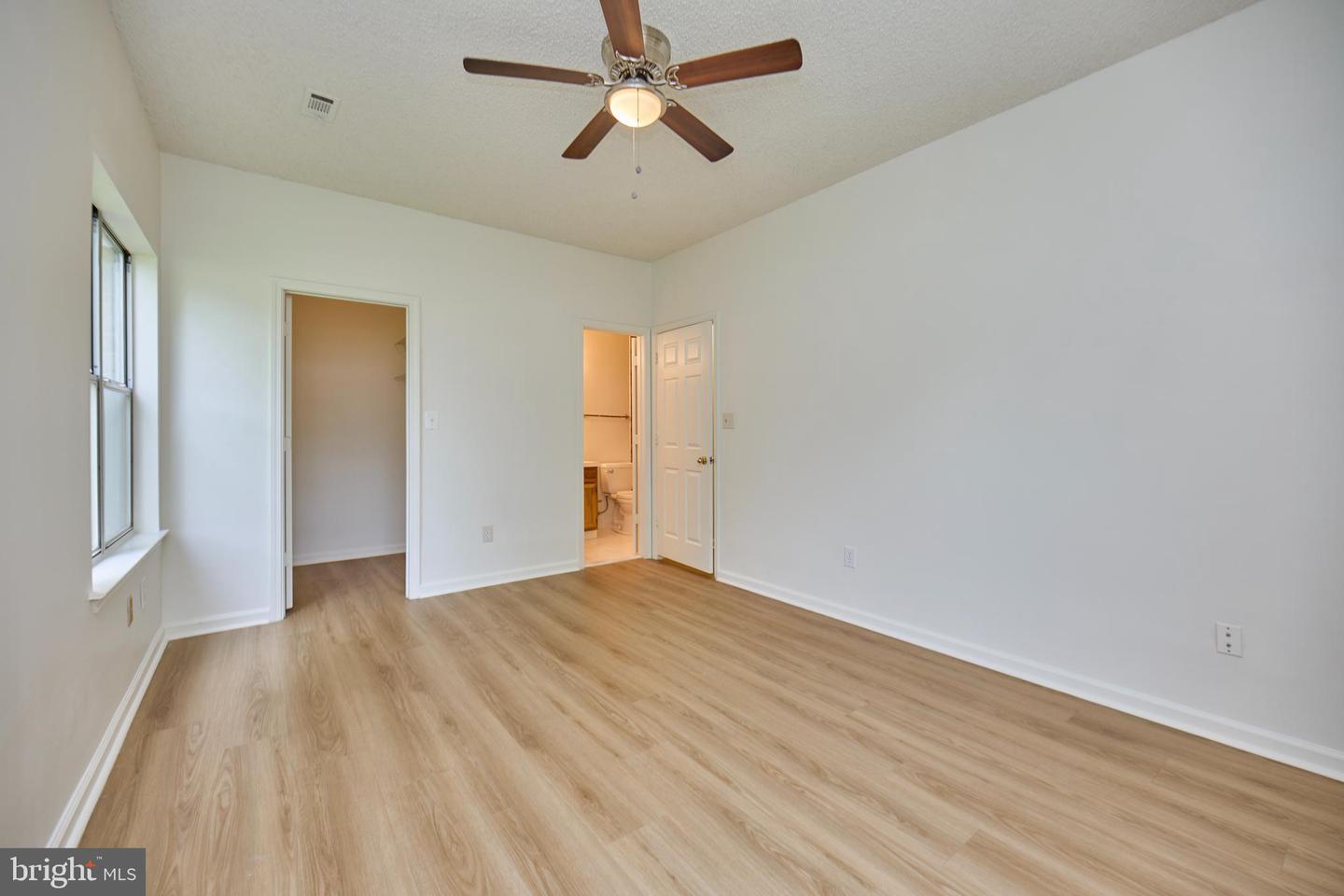 13060 AUTUMN WOODS WAY #101, FAIRFAX, Virginia 22033, 2 Bedrooms Bedrooms, ,2 BathroomsBathrooms,Residential,For sale,13060 AUTUMN WOODS WAY #101,VAFX2242934 MLS # VAFX2242934