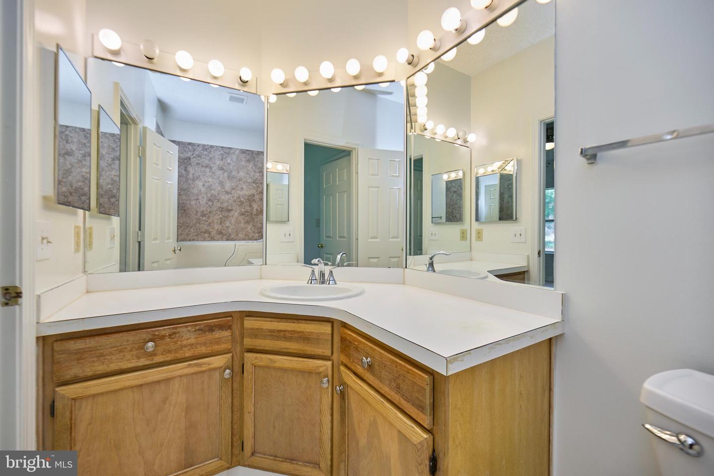 13060 AUTUMN WOODS WAY #101, FAIRFAX, Virginia 22033, 2 Bedrooms Bedrooms, ,2 BathroomsBathrooms,Residential,For sale,13060 AUTUMN WOODS WAY #101,VAFX2242934 MLS # VAFX2242934