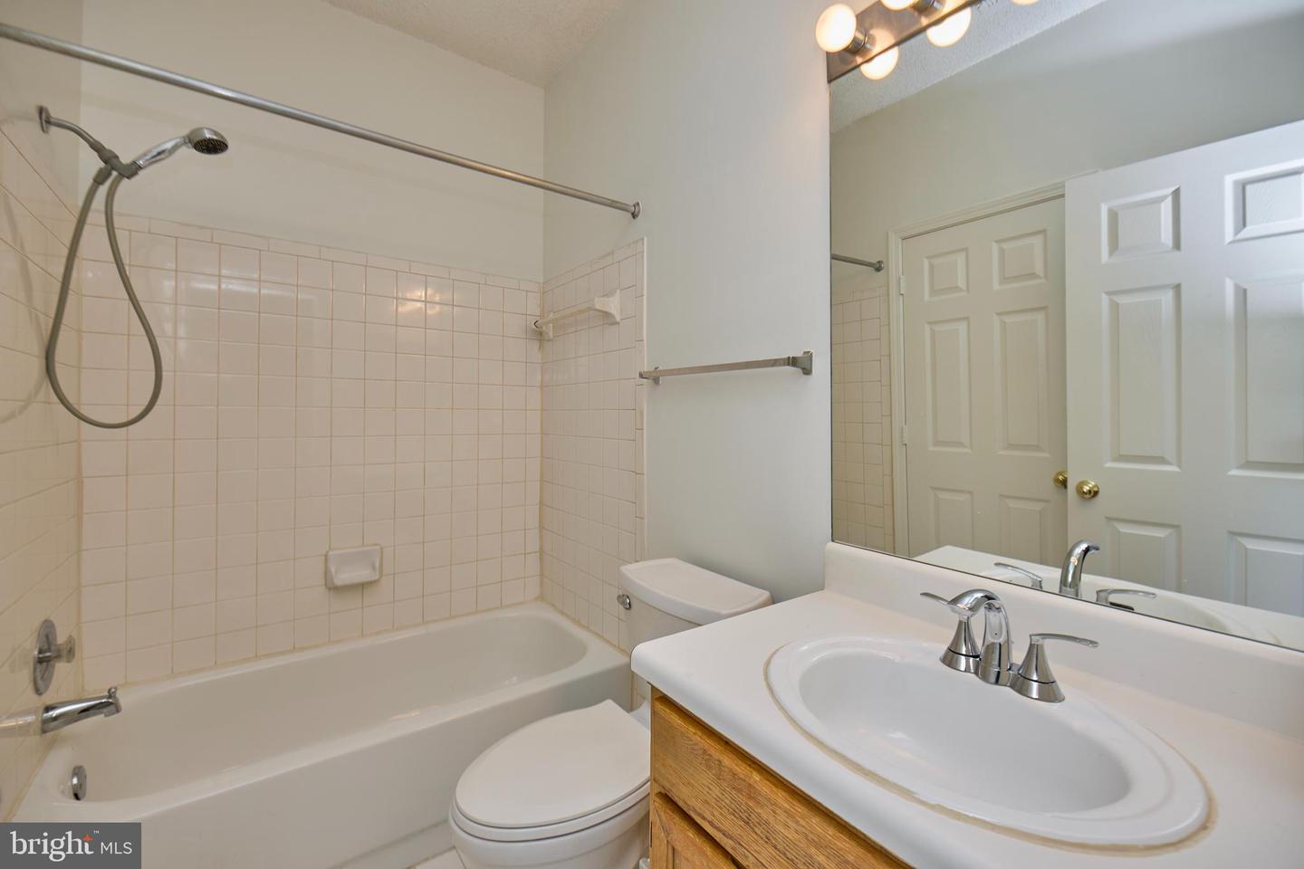 13060 AUTUMN WOODS WAY #101, FAIRFAX, Virginia 22033, 2 Bedrooms Bedrooms, ,2 BathroomsBathrooms,Residential,For sale,13060 AUTUMN WOODS WAY #101,VAFX2242934 MLS # VAFX2242934