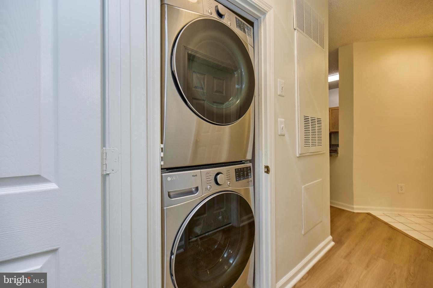 13060 AUTUMN WOODS WAY #101, FAIRFAX, Virginia 22033, 2 Bedrooms Bedrooms, ,2 BathroomsBathrooms,Residential,For sale,13060 AUTUMN WOODS WAY #101,VAFX2242934 MLS # VAFX2242934