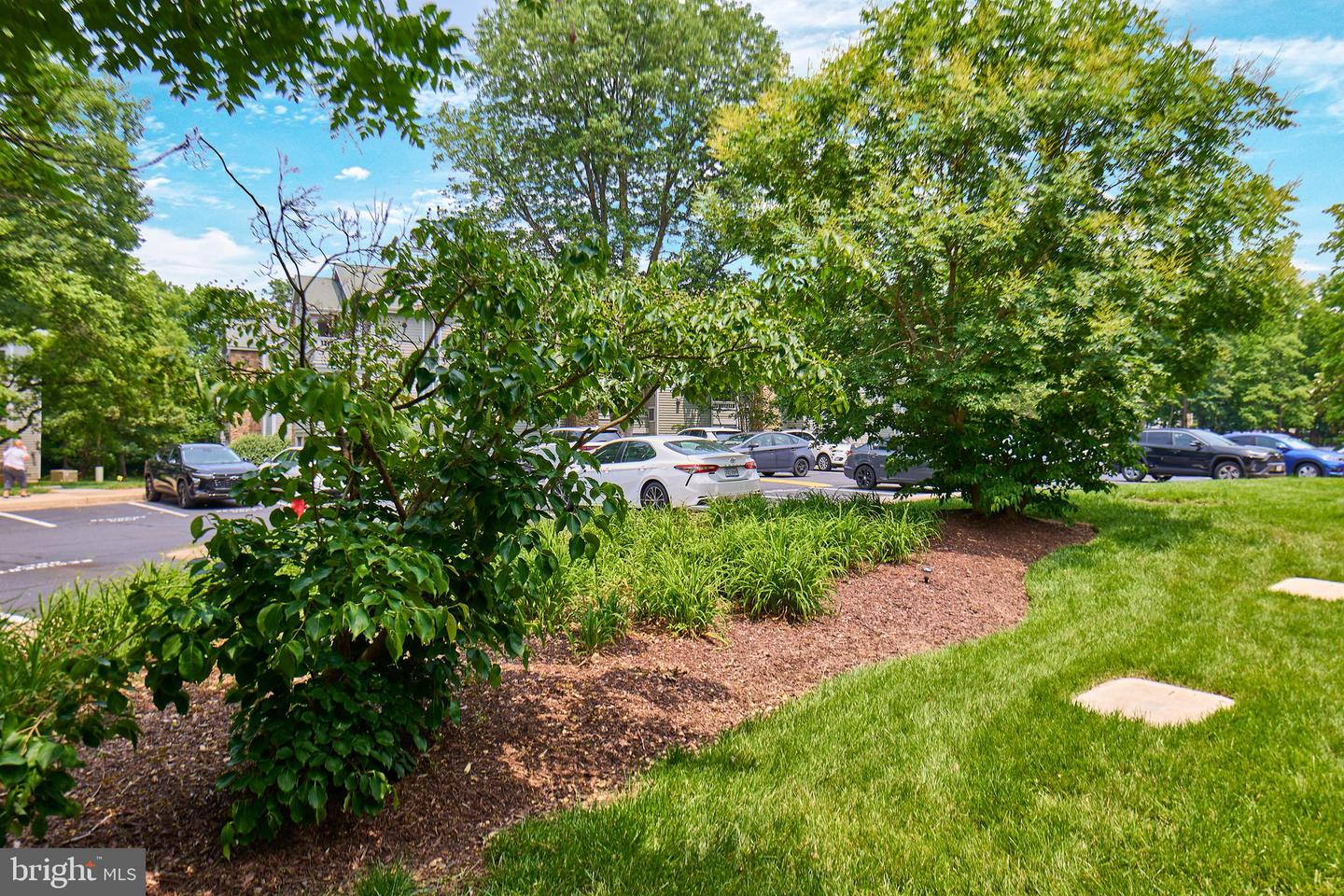 13060 AUTUMN WOODS WAY #101, FAIRFAX, Virginia 22033, 2 Bedrooms Bedrooms, ,2 BathroomsBathrooms,Residential,For sale,13060 AUTUMN WOODS WAY #101,VAFX2242934 MLS # VAFX2242934