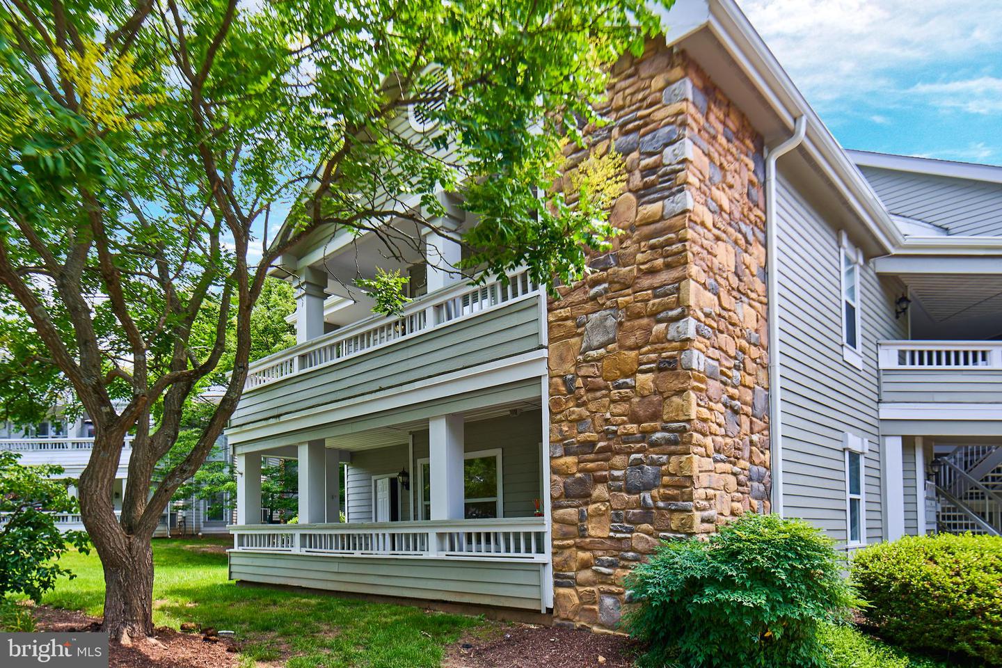 13060 AUTUMN WOODS WAY #101, FAIRFAX, Virginia 22033, 2 Bedrooms Bedrooms, ,2 BathroomsBathrooms,Residential,For sale,13060 AUTUMN WOODS WAY #101,VAFX2242934 MLS # VAFX2242934