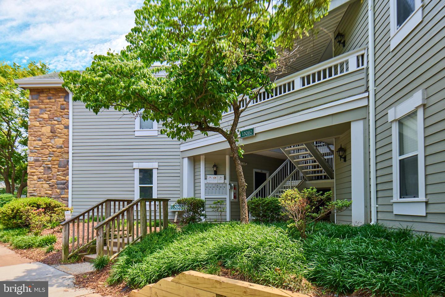 13060 AUTUMN WOODS WAY #101, FAIRFAX, Virginia 22033, 2 Bedrooms Bedrooms, ,2 BathroomsBathrooms,Residential,For sale,13060 AUTUMN WOODS WAY #101,VAFX2242934 MLS # VAFX2242934
