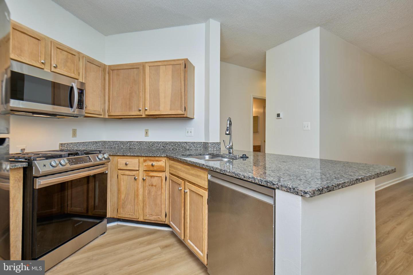 13060 AUTUMN WOODS WAY #101, FAIRFAX, Virginia 22033, 2 Bedrooms Bedrooms, ,2 BathroomsBathrooms,Residential,For sale,13060 AUTUMN WOODS WAY #101,VAFX2242934 MLS # VAFX2242934