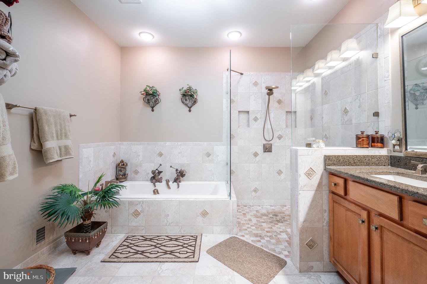 3599 SUTHERLAND CT, WARRENTON, Virginia 20187, 3 Bedrooms Bedrooms, ,2 BathroomsBathrooms,Residential,For sale,3599 SUTHERLAND CT,VAFQ2016760 MLS # VAFQ2016760