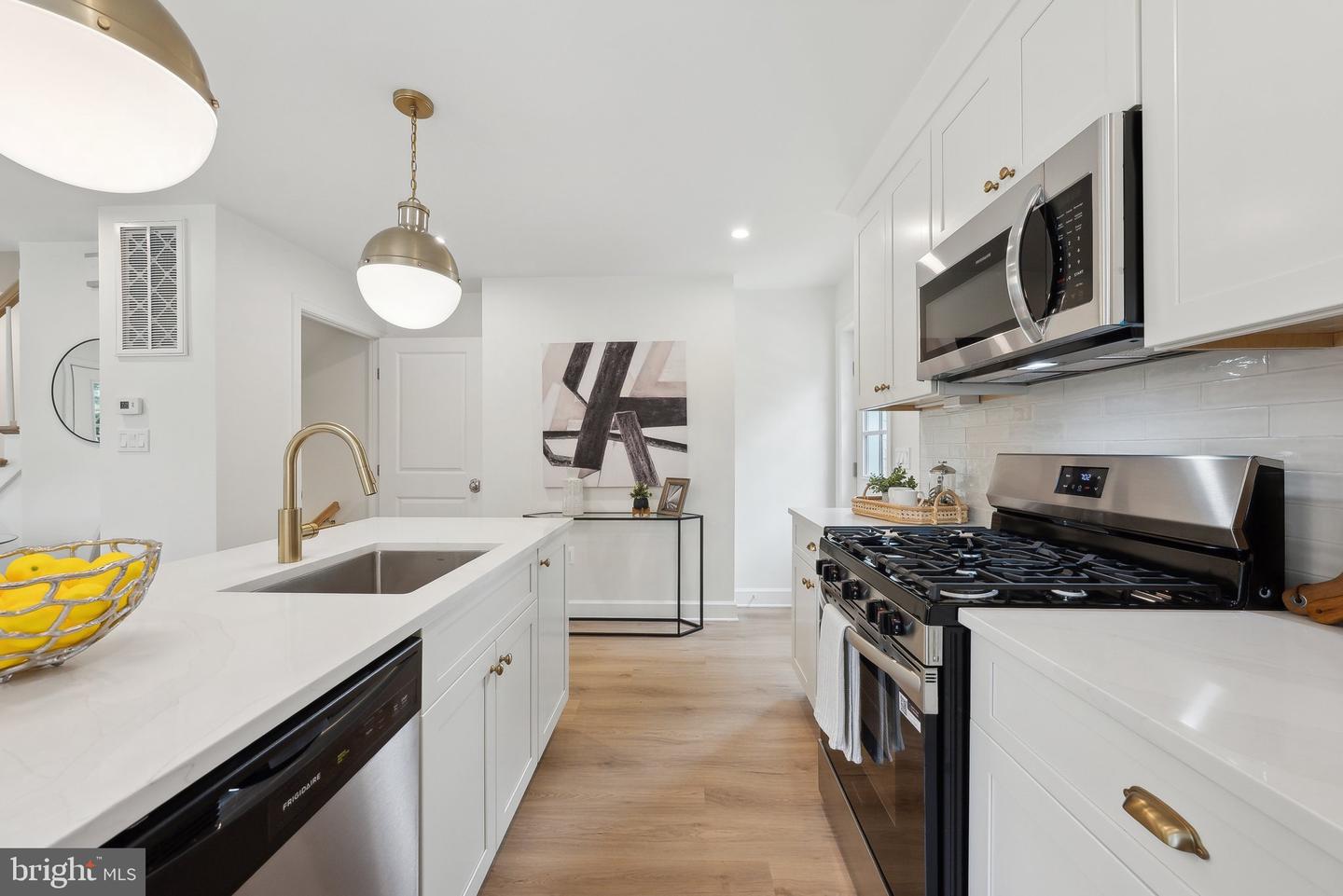 125 S INGRAM ST, ALEXANDRIA, Virginia 22304, 2 Bedrooms Bedrooms, ,2 BathroomsBathrooms,Residential,For sale,125 S INGRAM ST,VAAX2045716 MLS # VAAX2045716