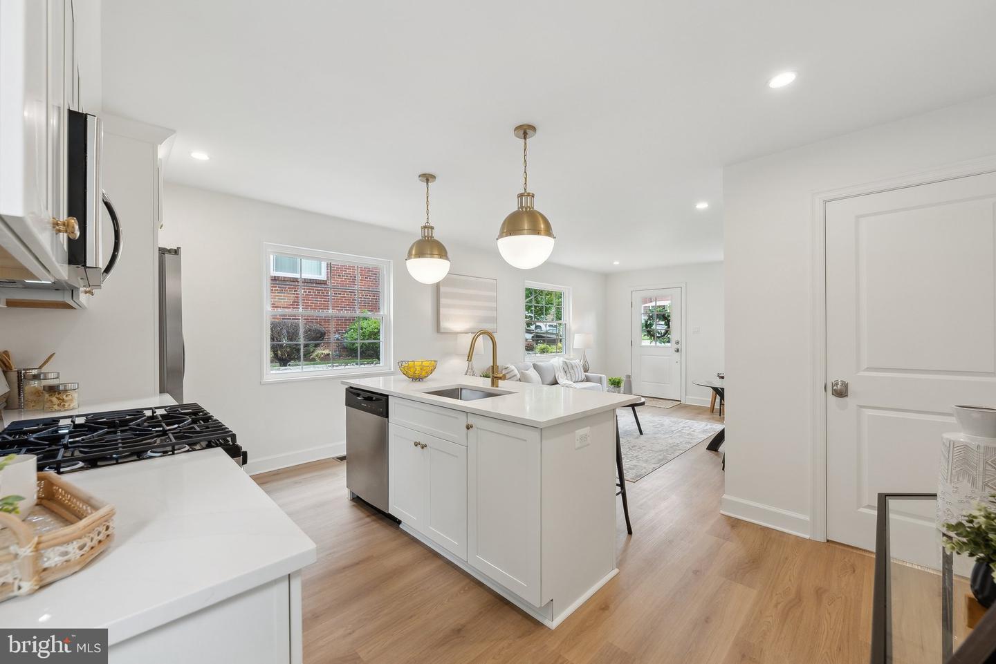 125 S INGRAM ST, ALEXANDRIA, Virginia 22304, 2 Bedrooms Bedrooms, ,2 BathroomsBathrooms,Residential,For sale,125 S INGRAM ST,VAAX2045716 MLS # VAAX2045716