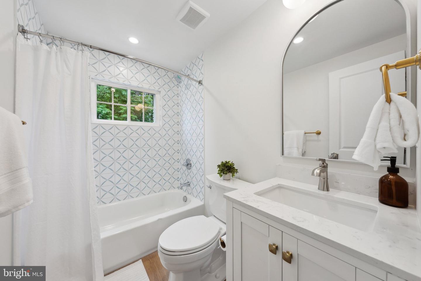 125 S INGRAM ST, ALEXANDRIA, Virginia 22304, 2 Bedrooms Bedrooms, ,2 BathroomsBathrooms,Residential,For sale,125 S INGRAM ST,VAAX2045716 MLS # VAAX2045716