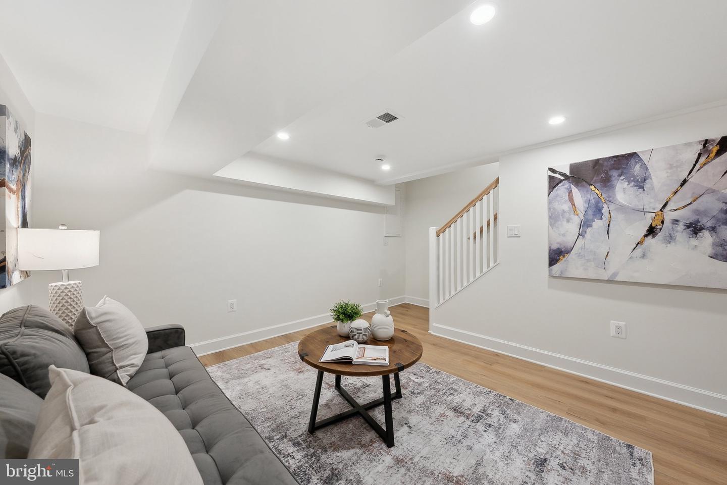 125 S INGRAM ST, ALEXANDRIA, Virginia 22304, 2 Bedrooms Bedrooms, ,2 BathroomsBathrooms,Residential,For sale,125 S INGRAM ST,VAAX2045716 MLS # VAAX2045716