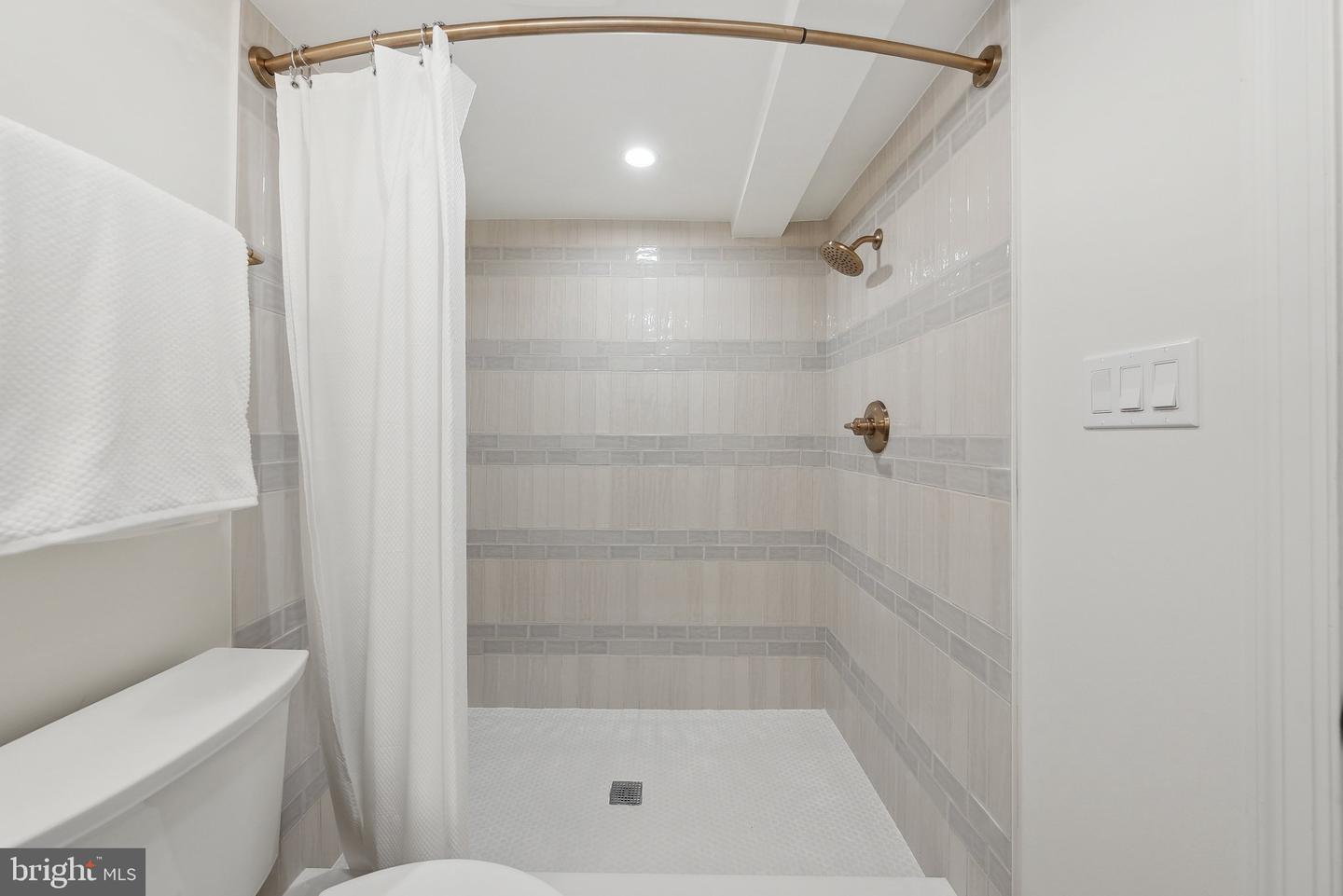 125 S INGRAM ST, ALEXANDRIA, Virginia 22304, 2 Bedrooms Bedrooms, ,2 BathroomsBathrooms,Residential,For sale,125 S INGRAM ST,VAAX2045716 MLS # VAAX2045716