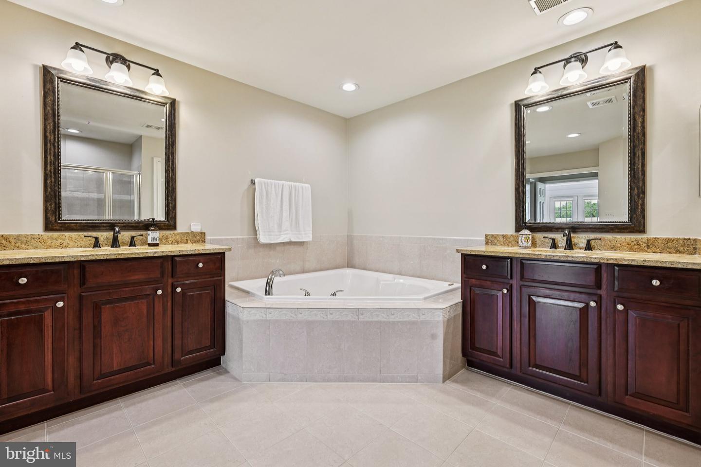 18442 LANIER ISLAND SQ, LEESBURG, Virginia 20176, 3 Bedrooms Bedrooms, ,4 BathroomsBathrooms,Residential,For sale,18442 LANIER ISLAND SQ,VALO2097692 MLS # VALO2097692
