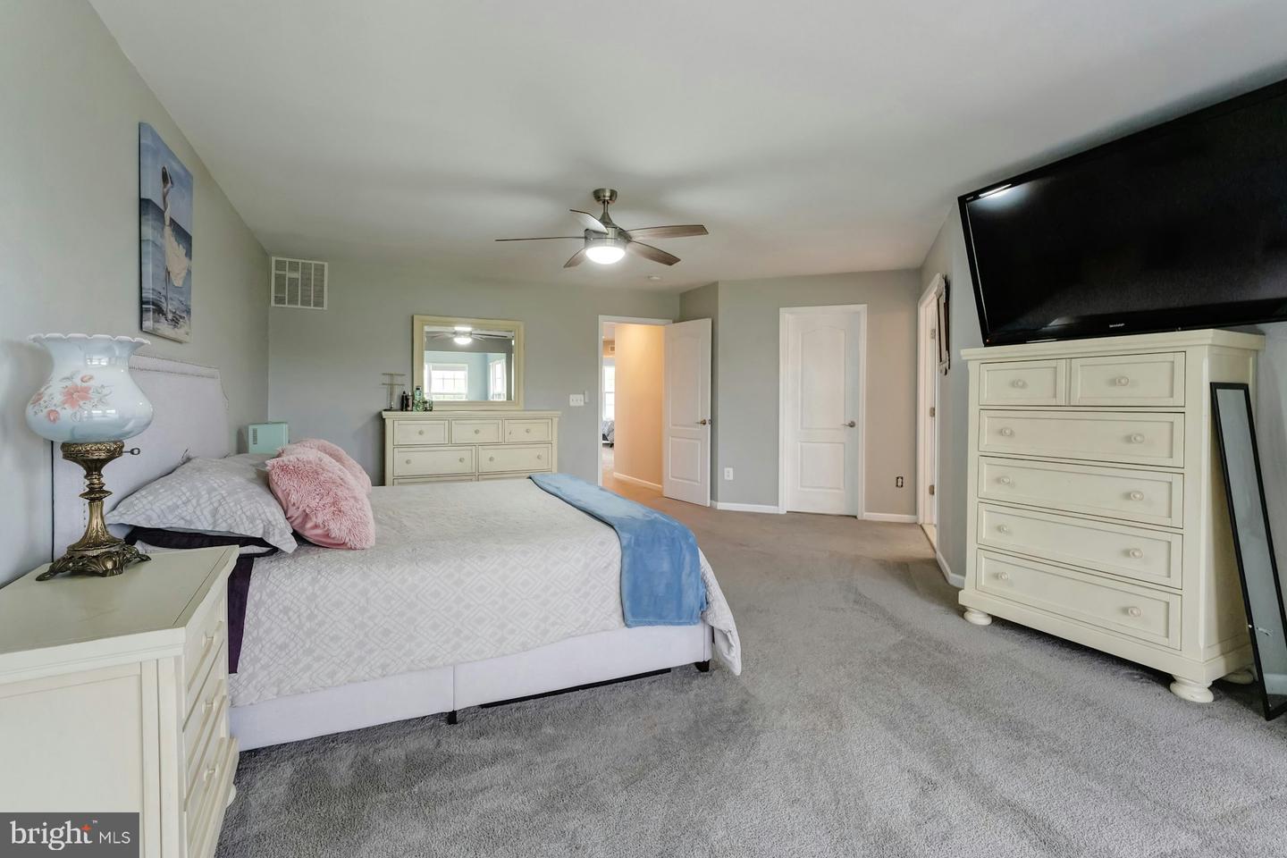 43268 HEAVENLY CIR, LEESBURG, Virginia 20176, 5 Bedrooms Bedrooms, ,3 BathroomsBathrooms,Residential,For sale,43268 HEAVENLY CIR,VALO2097752 MLS # VALO2097752