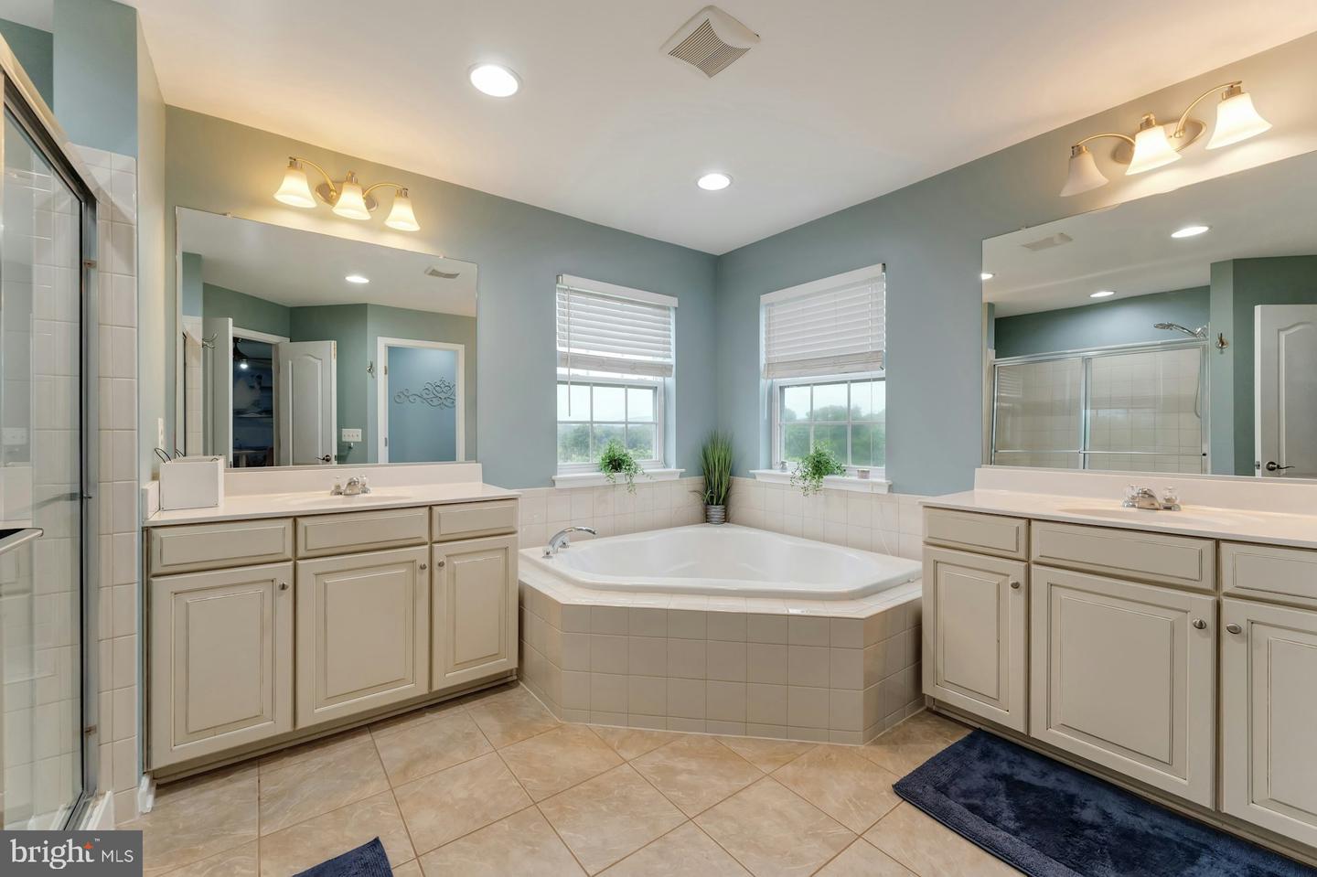 43268 HEAVENLY CIR, LEESBURG, Virginia 20176, 5 Bedrooms Bedrooms, ,3 BathroomsBathrooms,Residential,For sale,43268 HEAVENLY CIR,VALO2097752 MLS # VALO2097752