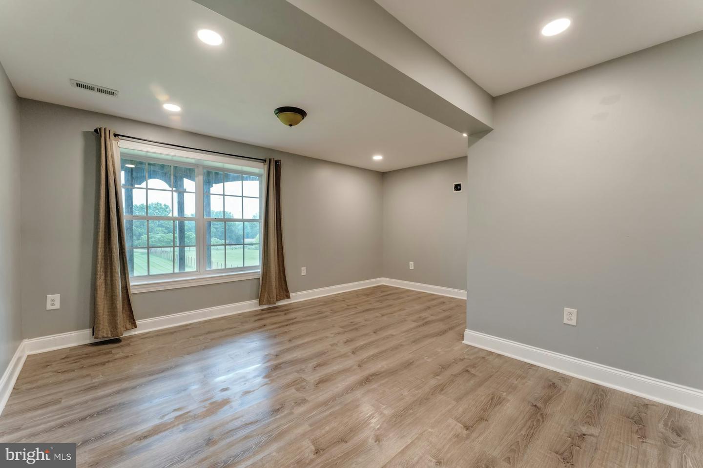 43268 HEAVENLY CIR, LEESBURG, Virginia 20176, 5 Bedrooms Bedrooms, ,3 BathroomsBathrooms,Residential,For sale,43268 HEAVENLY CIR,VALO2097752 MLS # VALO2097752