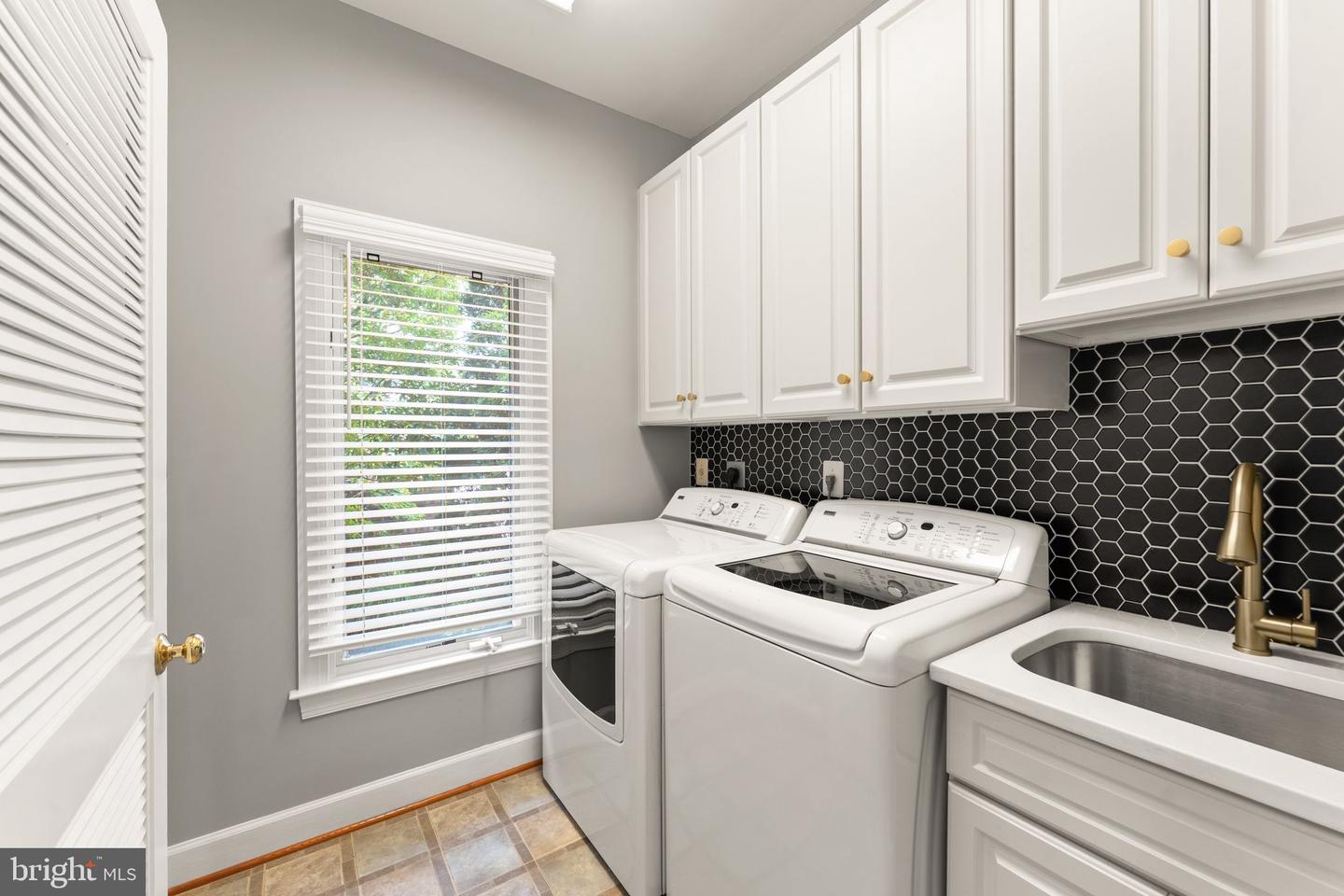 22962 LOIS LN, BRAMBLETON, Virginia 20148, 6 Bedrooms Bedrooms, ,5 BathroomsBathrooms,Residential,For sale,22962 LOIS LN,VALO2097760 MLS # VALO2097760