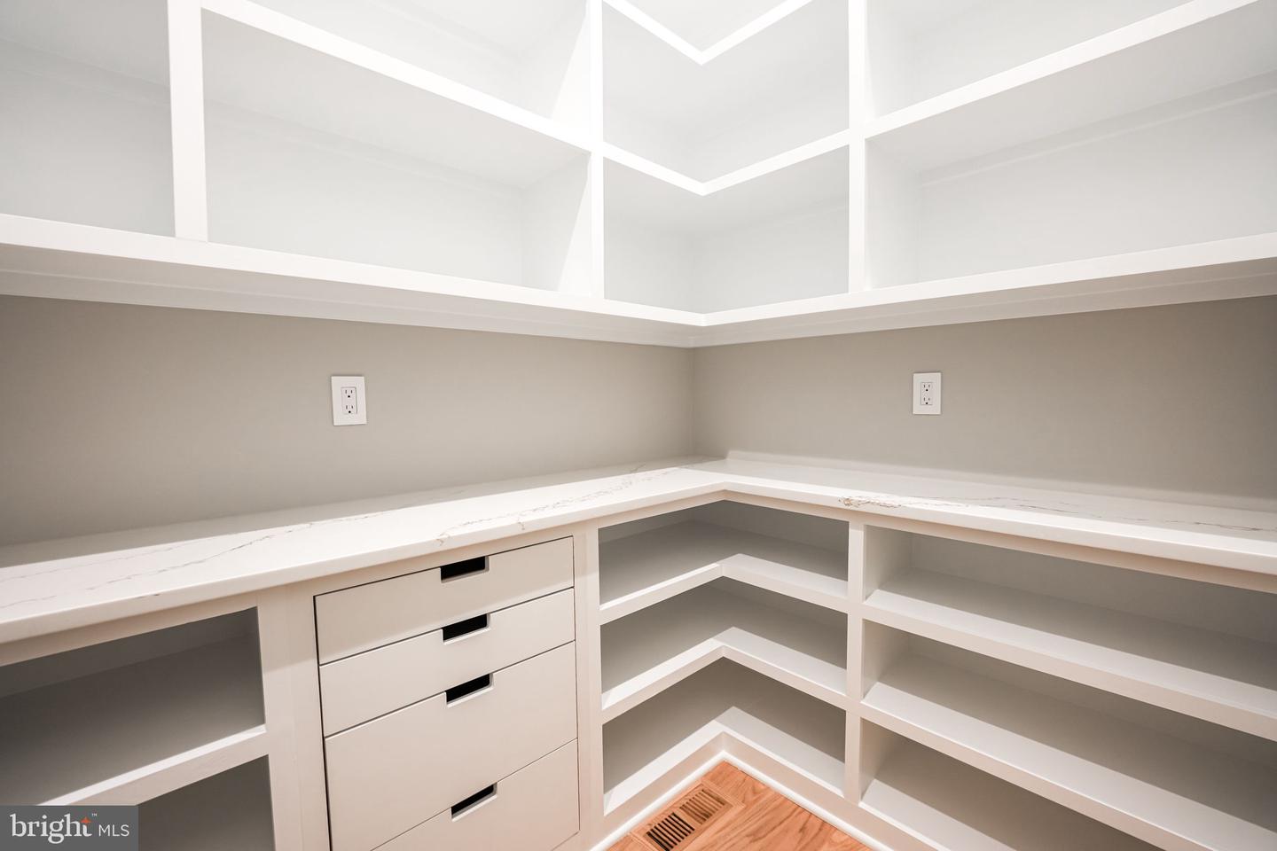 2202 GRAYSON PL, FALLS CHURCH, Virginia 22043, 6 Bedrooms Bedrooms, ,6 BathroomsBathrooms,Residential,For sale,2202 GRAYSON PL,VAFX2242878 MLS # VAFX2242878