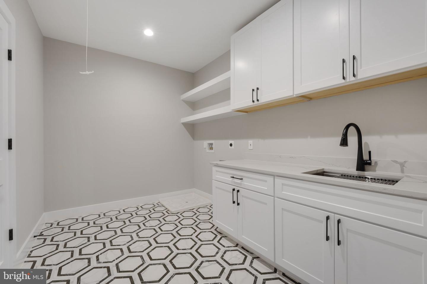 2202 GRAYSON PL, FALLS CHURCH, Virginia 22043, 6 Bedrooms Bedrooms, ,6 BathroomsBathrooms,Residential,For sale,2202 GRAYSON PL,VAFX2242878 MLS # VAFX2242878