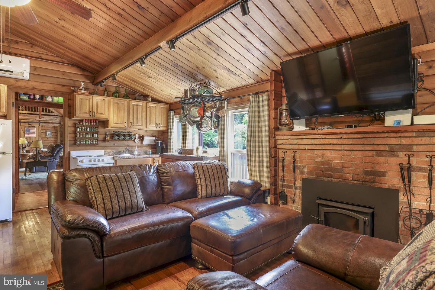 1263 THOMPSON HOLLOW RD, BENTONVILLE, Virginia 22610, 3 Bedrooms Bedrooms, ,1 BathroomBathrooms,Residential,For sale,1263 THOMPSON HOLLOW RD,VAWR2011284 MLS # VAWR2011284