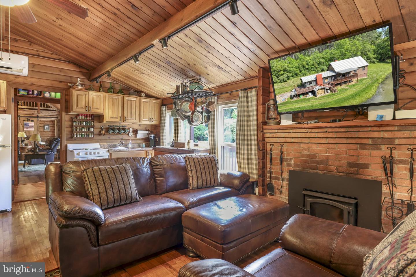 1263 THOMPSON HOLLOW RD, BENTONVILLE, Virginia 22610, 3 Bedrooms Bedrooms, ,1 BathroomBathrooms,Residential,For sale,1263 THOMPSON HOLLOW RD,VAWR2011284 MLS # VAWR2011284