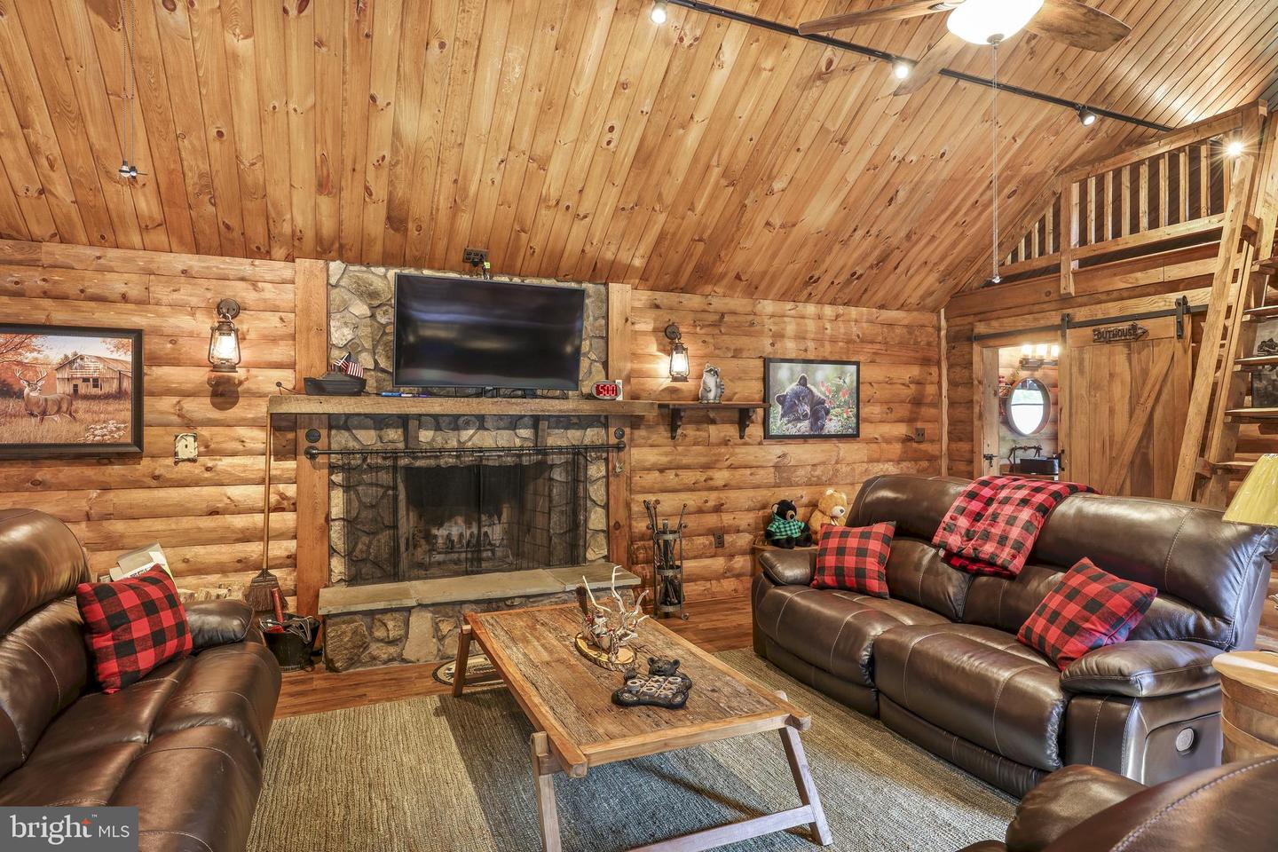 1263 THOMPSON HOLLOW RD, BENTONVILLE, Virginia 22610, 3 Bedrooms Bedrooms, ,1 BathroomBathrooms,Residential,For sale,1263 THOMPSON HOLLOW RD,VAWR2011284 MLS # VAWR2011284