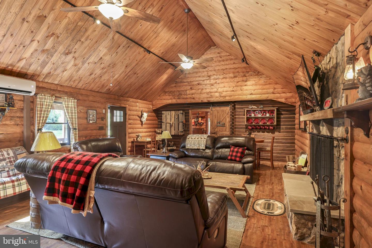 1263 THOMPSON HOLLOW RD, BENTONVILLE, Virginia 22610, 3 Bedrooms Bedrooms, ,1 BathroomBathrooms,Residential,For sale,1263 THOMPSON HOLLOW RD,VAWR2011284 MLS # VAWR2011284