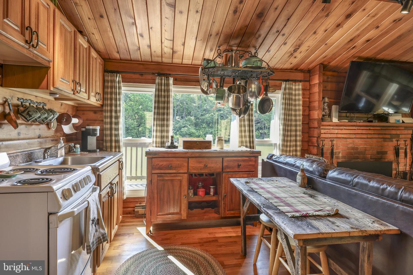 1263 THOMPSON HOLLOW RD, BENTONVILLE, Virginia 22610, 3 Bedrooms Bedrooms, ,1 BathroomBathrooms,Residential,For sale,1263 THOMPSON HOLLOW RD,VAWR2011284 MLS # VAWR2011284