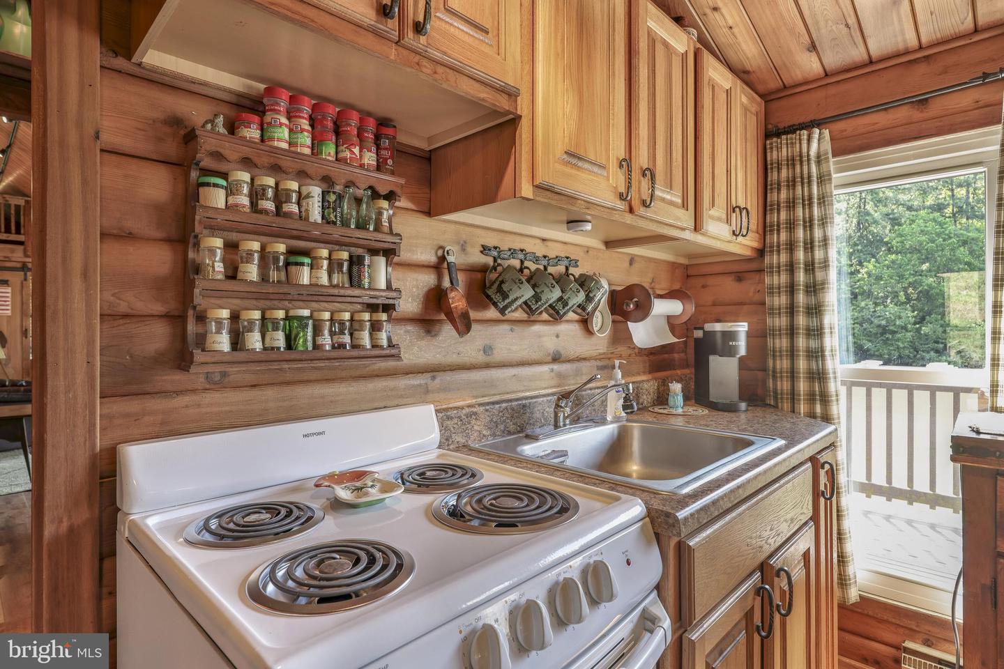 1263 THOMPSON HOLLOW RD, BENTONVILLE, Virginia 22610, 3 Bedrooms Bedrooms, ,1 BathroomBathrooms,Residential,For sale,1263 THOMPSON HOLLOW RD,VAWR2011284 MLS # VAWR2011284