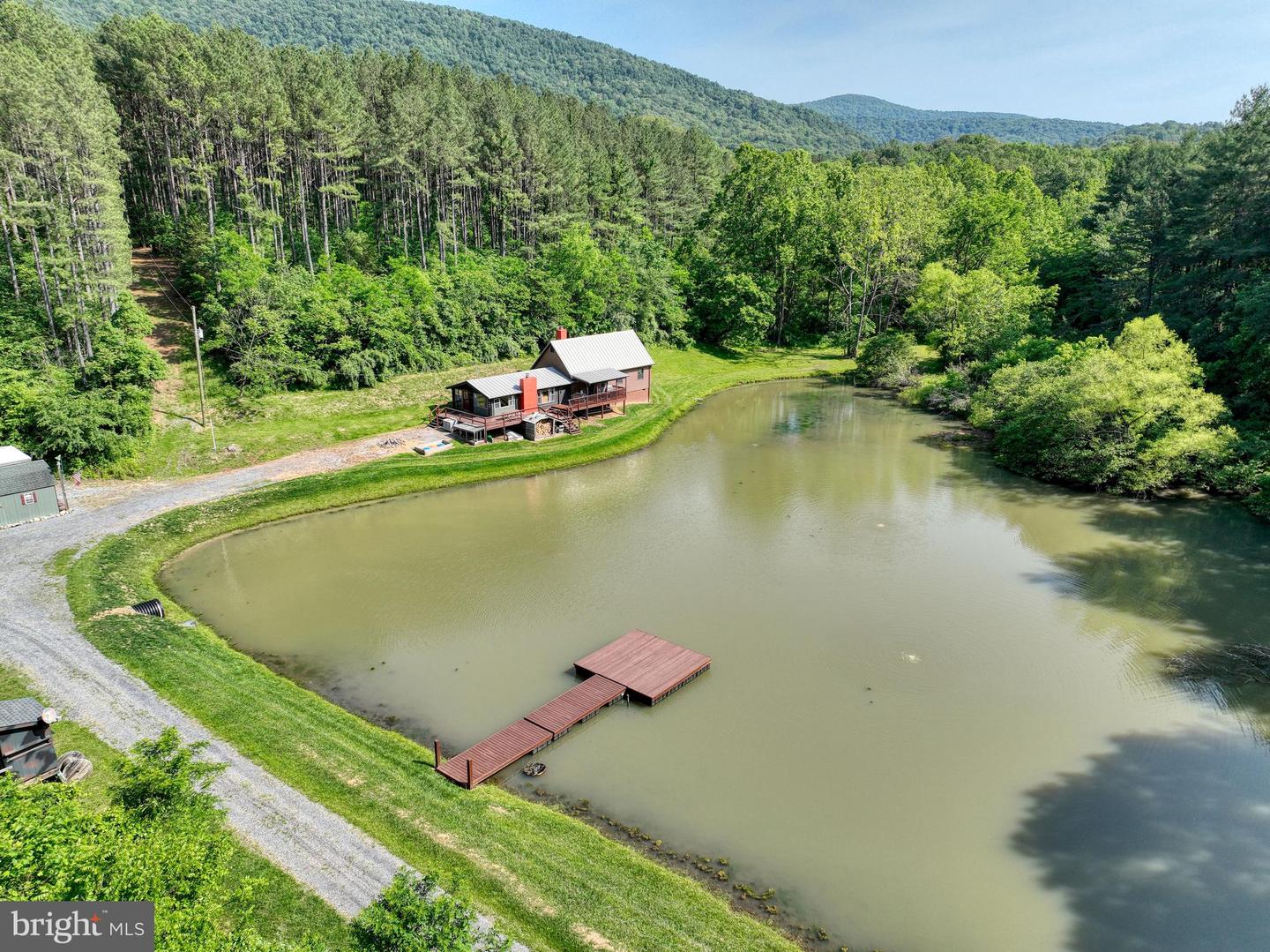 1263 THOMPSON HOLLOW RD, BENTONVILLE, Virginia 22610, 3 Bedrooms Bedrooms, ,1 BathroomBathrooms,Residential,For sale,1263 THOMPSON HOLLOW RD,VAWR2011284 MLS # VAWR2011284