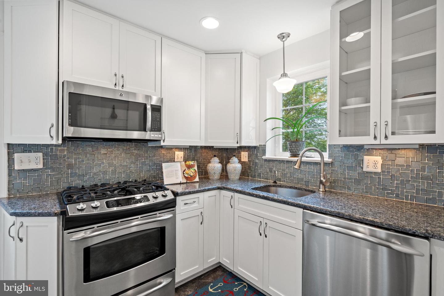 2705 N SOMERSET ST, ARLINGTON, Virginia 22213, 3 Bedrooms Bedrooms, ,2 BathroomsBathrooms,Residential,For sale,2705 N SOMERSET ST,VAAR2058334 MLS # VAAR2058334