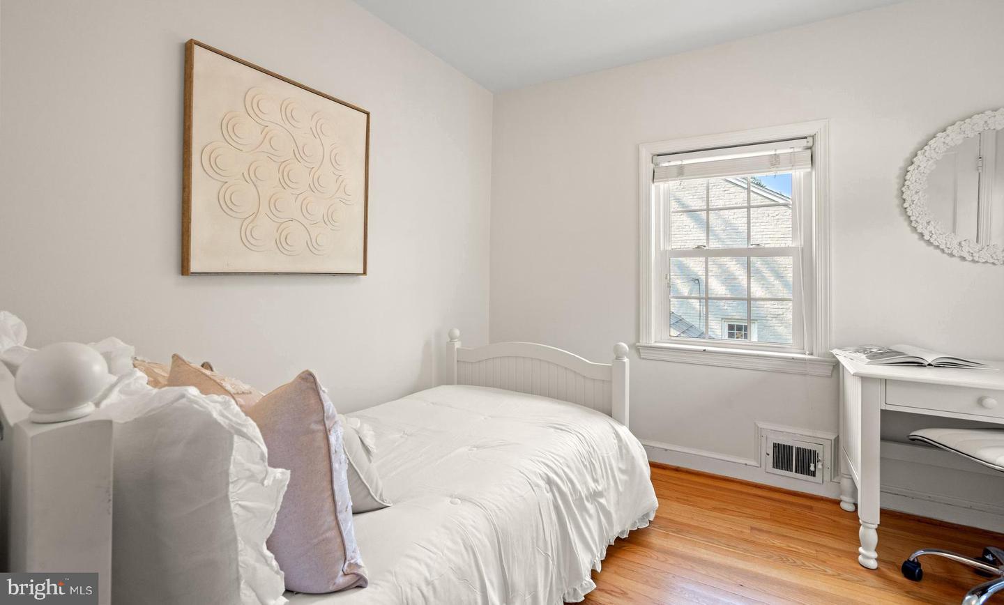 2705 N SOMERSET ST, ARLINGTON, Virginia 22213, 3 Bedrooms Bedrooms, ,2 BathroomsBathrooms,Residential,For sale,2705 N SOMERSET ST,VAAR2058334 MLS # VAAR2058334