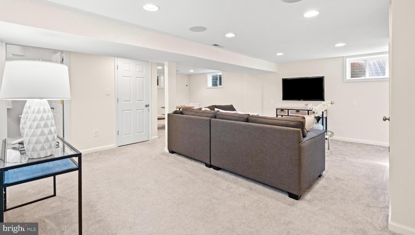 2705 N SOMERSET ST, ARLINGTON, Virginia 22213, 3 Bedrooms Bedrooms, ,2 BathroomsBathrooms,Residential,For sale,2705 N SOMERSET ST,VAAR2058334 MLS # VAAR2058334