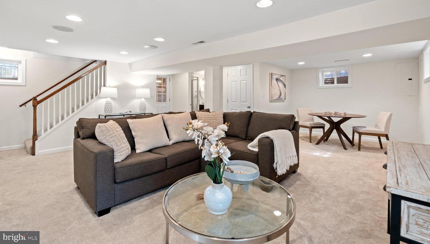 2705 N SOMERSET ST, ARLINGTON, Virginia 22213, 3 Bedrooms Bedrooms, ,2 BathroomsBathrooms,Residential,For sale,2705 N SOMERSET ST,VAAR2058334 MLS # VAAR2058334