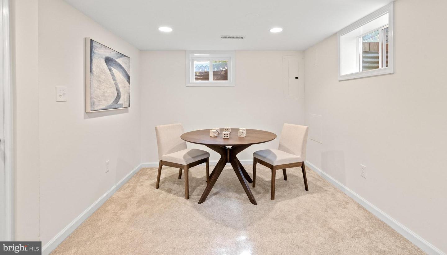 2705 N SOMERSET ST, ARLINGTON, Virginia 22213, 3 Bedrooms Bedrooms, ,2 BathroomsBathrooms,Residential,For sale,2705 N SOMERSET ST,VAAR2058334 MLS # VAAR2058334