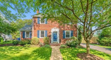 2705 N SOMERSET ST, ARLINGTON, Virginia 22213, 3 Bedrooms Bedrooms, ,2 BathroomsBathrooms,Residential,For sale,2705 N SOMERSET ST,VAAR2058334 MLS # VAAR2058334