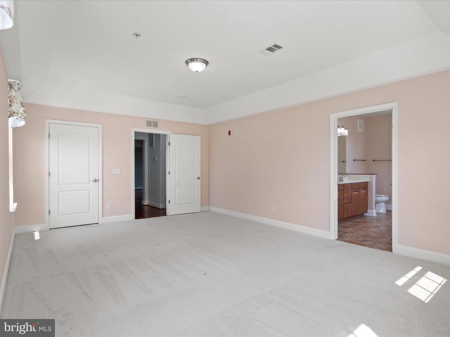9204 CHARLESTON DR #407, MANASSAS, Virginia 20110, 2 Bedrooms Bedrooms, ,2 BathroomsBathrooms,Residential,For sale,9204 CHARLESTON DR #407,VAMN2008410 MLS # VAMN2008410