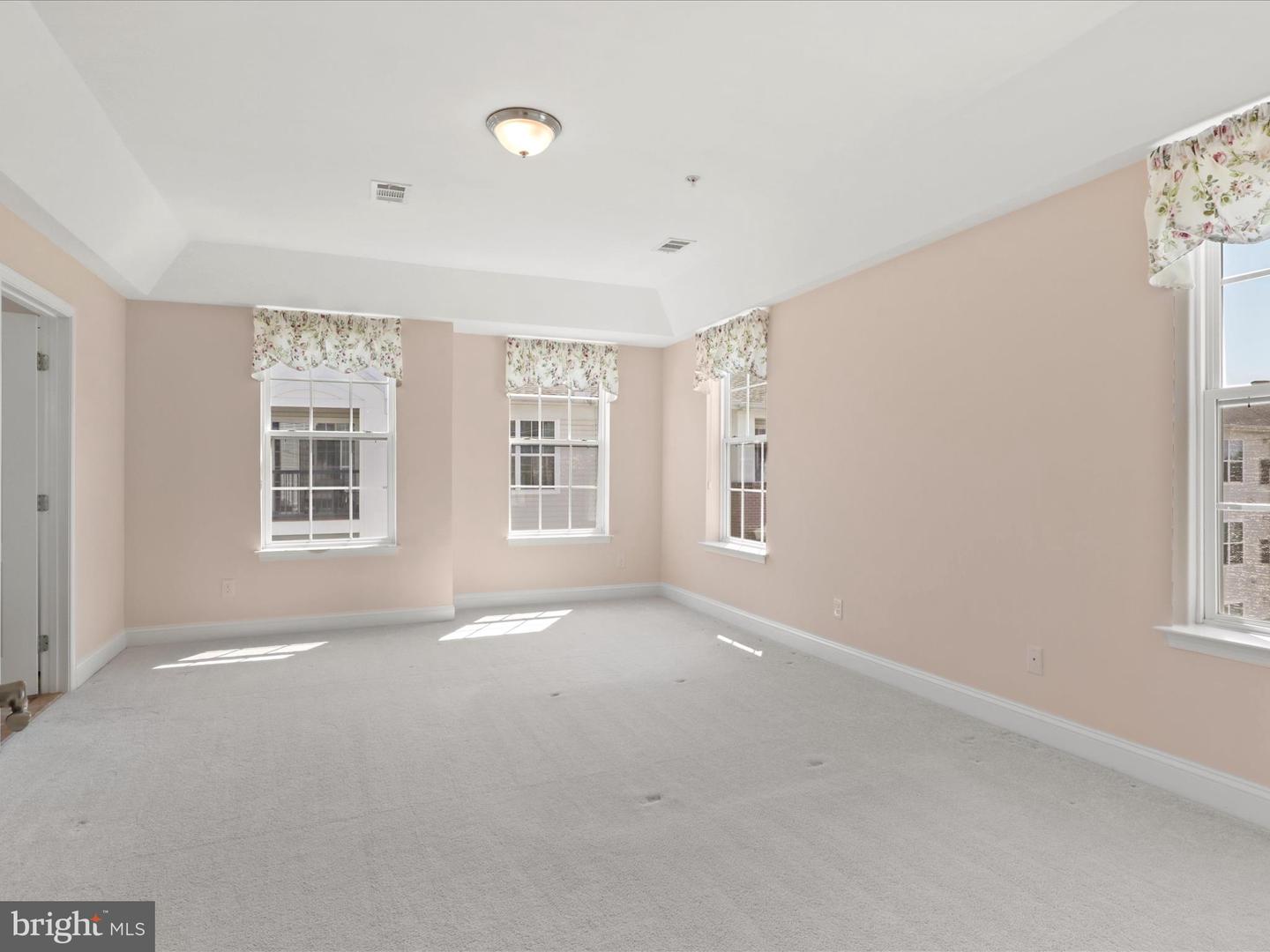 9204 CHARLESTON DR #407, MANASSAS, Virginia 20110, 2 Bedrooms Bedrooms, ,2 BathroomsBathrooms,Residential,For sale,9204 CHARLESTON DR #407,VAMN2008410 MLS # VAMN2008410
