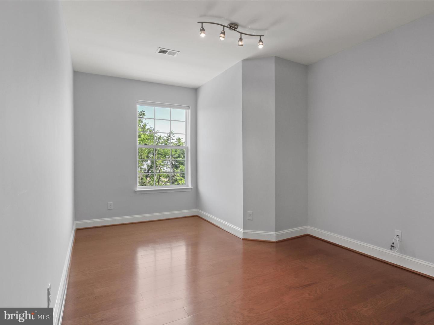 9204 CHARLESTON DR #407, MANASSAS, Virginia 20110, 2 Bedrooms Bedrooms, ,2 BathroomsBathrooms,Residential,For sale,9204 CHARLESTON DR #407,VAMN2008410 MLS # VAMN2008410
