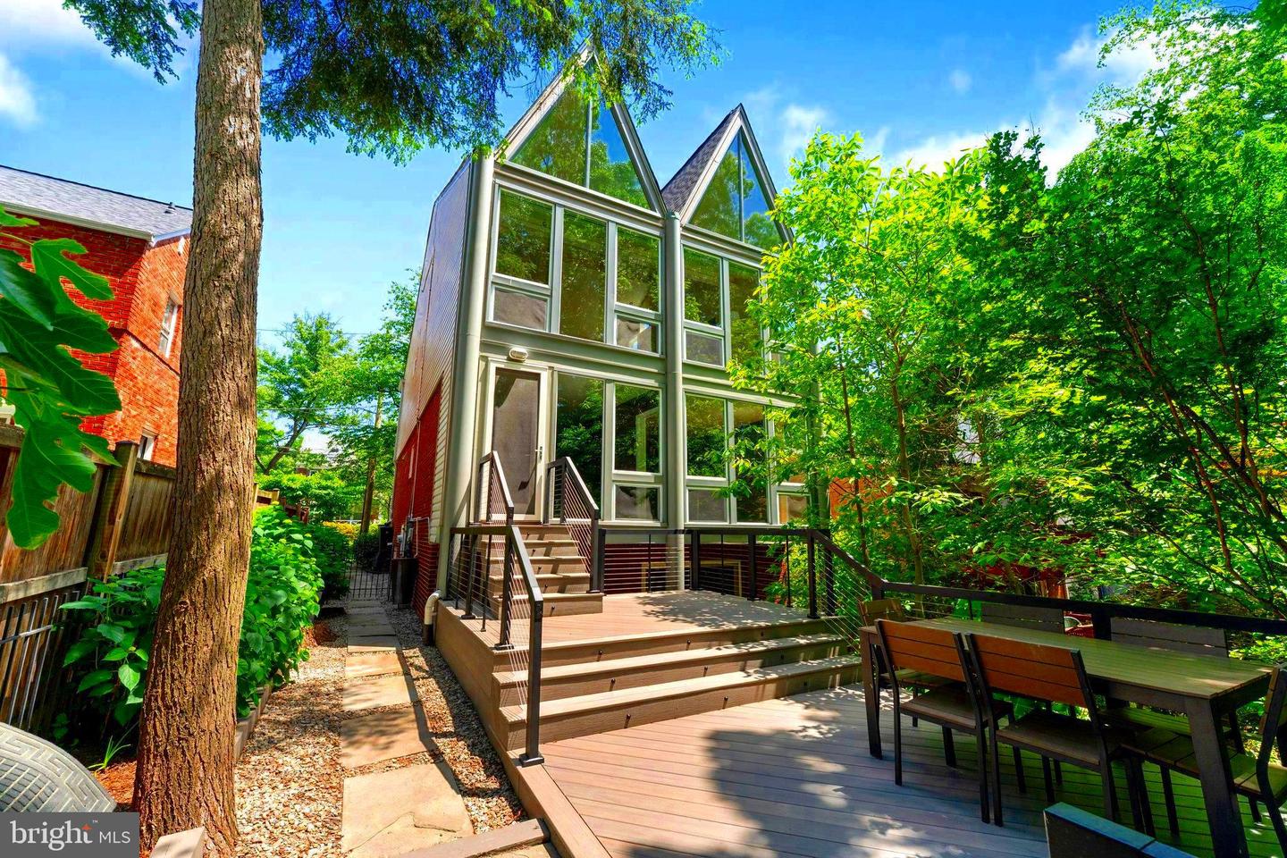 5320 29TH ST NW, WASHINGTON, District Of Columbia 20015, 4 Bedrooms Bedrooms, ,3 BathroomsBathrooms,Residential,For sale,5320 29TH ST NW,DCDC2202796 MLS # DCDC2202796