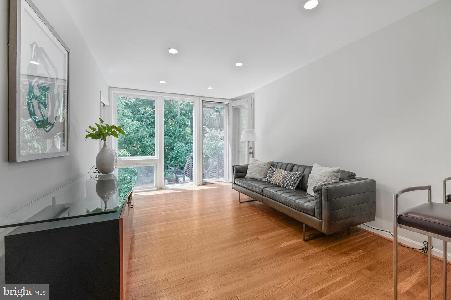 5320 29TH ST NW, WASHINGTON, District Of Columbia 20015, 4 Bedrooms Bedrooms, ,3 BathroomsBathrooms,Residential,For sale,5320 29TH ST NW,DCDC2202796 MLS # DCDC2202796