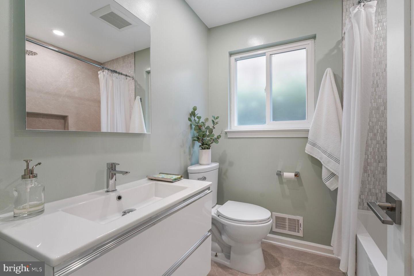 5320 29TH ST NW, WASHINGTON, District Of Columbia 20015, 4 Bedrooms Bedrooms, ,3 BathroomsBathrooms,Residential,For sale,5320 29TH ST NW,DCDC2202796 MLS # DCDC2202796