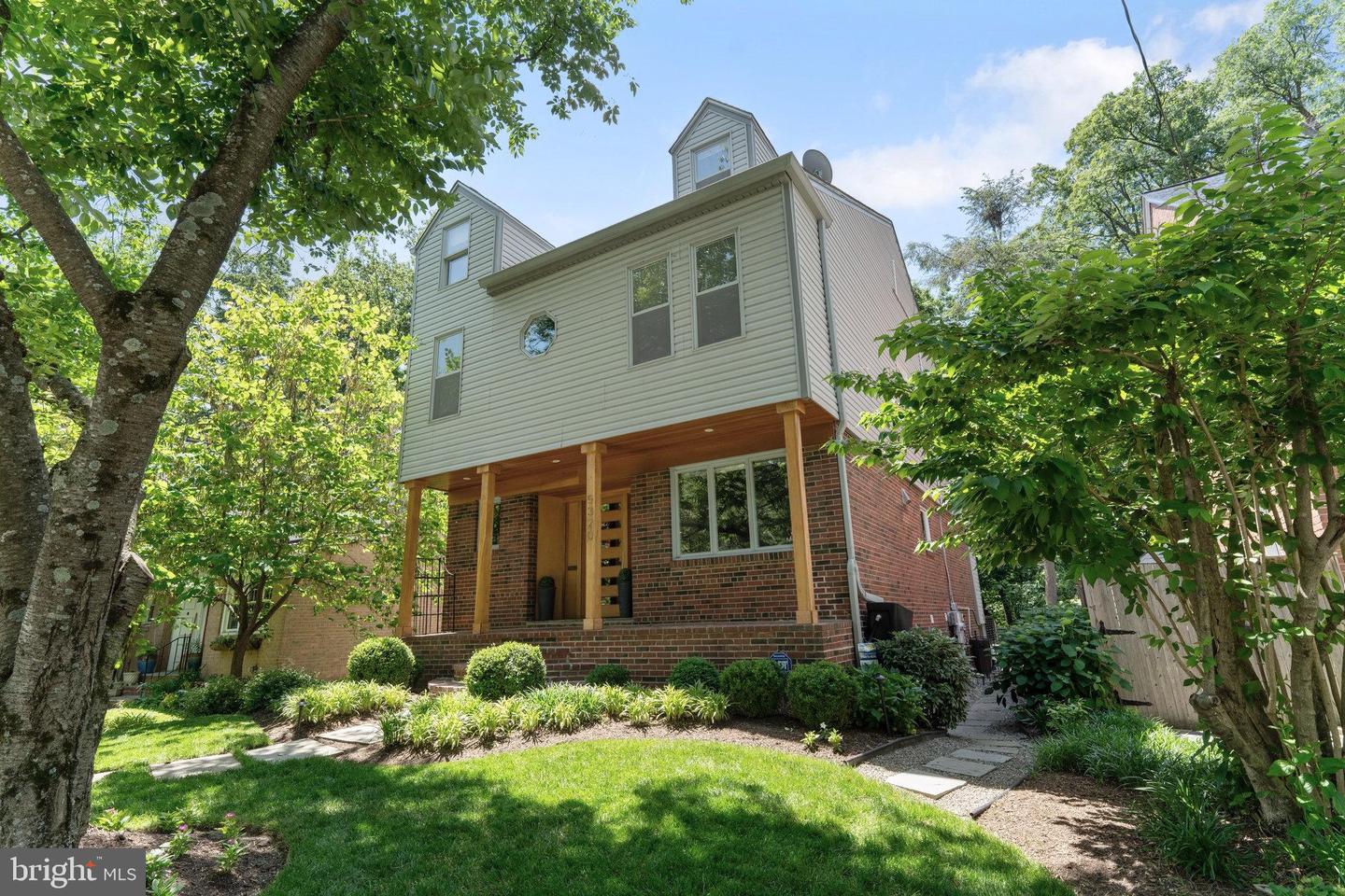 5320 29TH ST NW, WASHINGTON, District Of Columbia 20015, 4 Bedrooms Bedrooms, ,3 BathroomsBathrooms,Residential,For sale,5320 29TH ST NW,DCDC2202796 MLS # DCDC2202796
