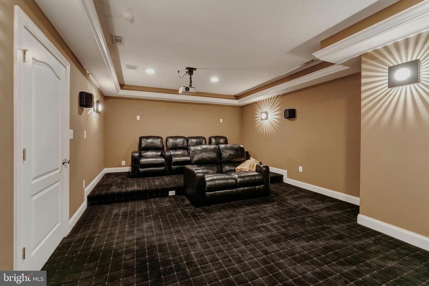 20258 KENTUCKY OAKS CT, ASHBURN, Virginia 20147, 5 Bedrooms Bedrooms, ,5 BathroomsBathrooms,Residential,For sale,20258 KENTUCKY OAKS CT,VALO2098114 MLS # VALO2098114