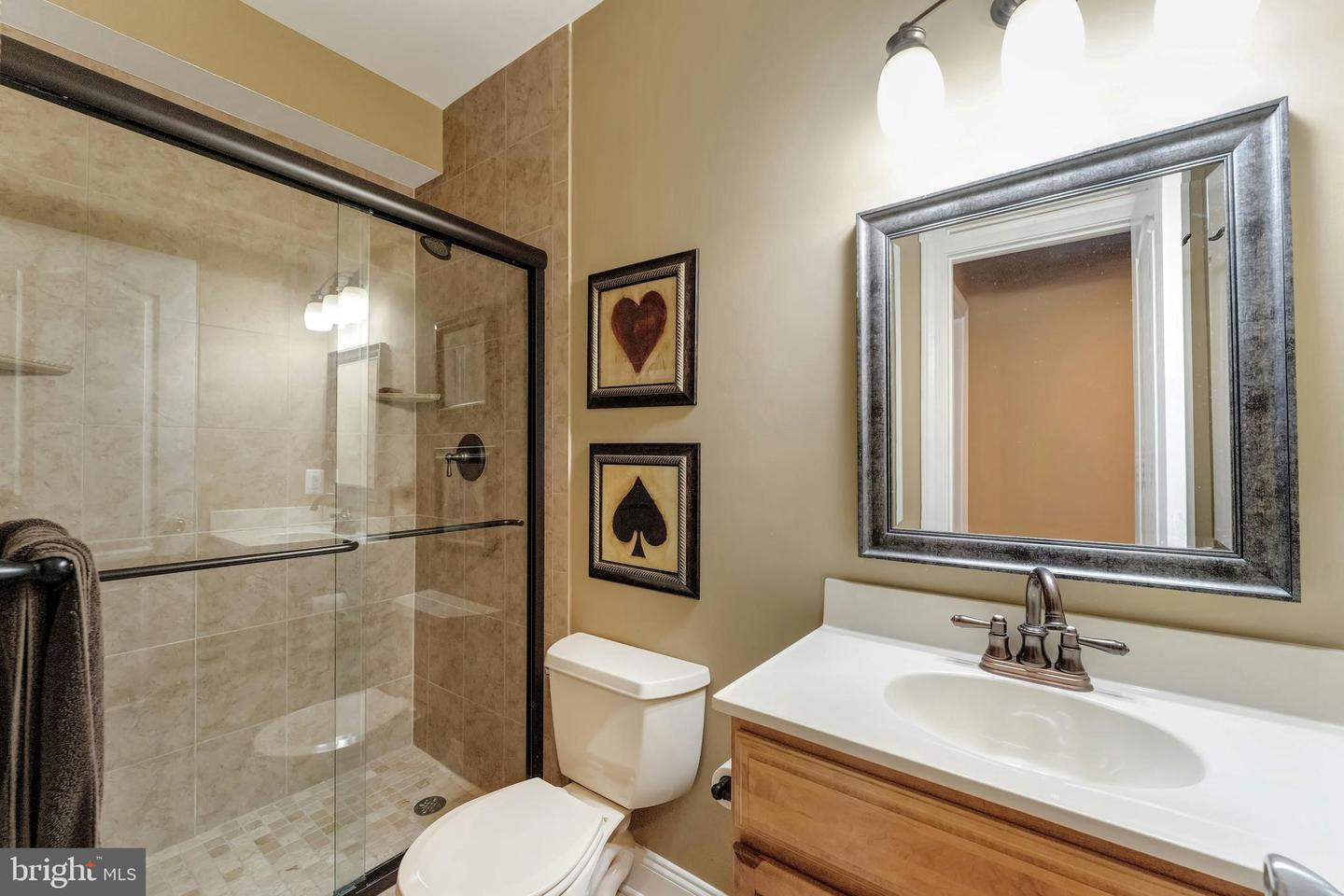 20258 KENTUCKY OAKS CT, ASHBURN, Virginia 20147, 5 Bedrooms Bedrooms, ,5 BathroomsBathrooms,Residential,For sale,20258 KENTUCKY OAKS CT,VALO2098114 MLS # VALO2098114