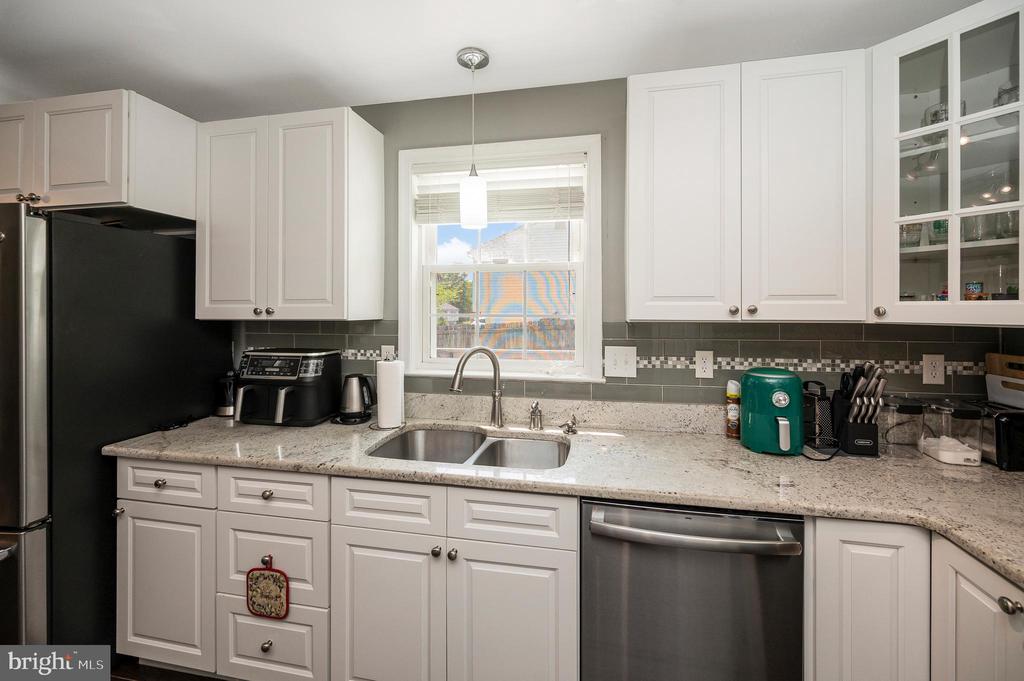 11714 FALCON RIDGE DR, FREDERICKSBURG, Virginia 22407, 4 Bedrooms Bedrooms, ,2 BathroomsBathrooms,Residential,11714 FALCON RIDGE DR,VASP2033408 MLS # VASP2033408