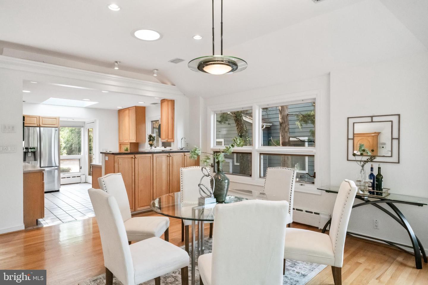 1414 N JOHNSON ST, ARLINGTON, Virginia 22201, 4 Bedrooms Bedrooms, ,4 BathroomsBathrooms,Residential,For sale,1414 N JOHNSON ST,VAAR2058366 MLS # VAAR2058366