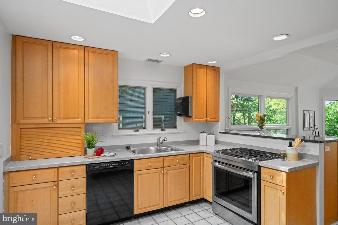 1414 N JOHNSON ST, ARLINGTON, Virginia 22201, 4 Bedrooms Bedrooms, ,4 BathroomsBathrooms,Residential,For sale,1414 N JOHNSON ST,VAAR2058366 MLS # VAAR2058366