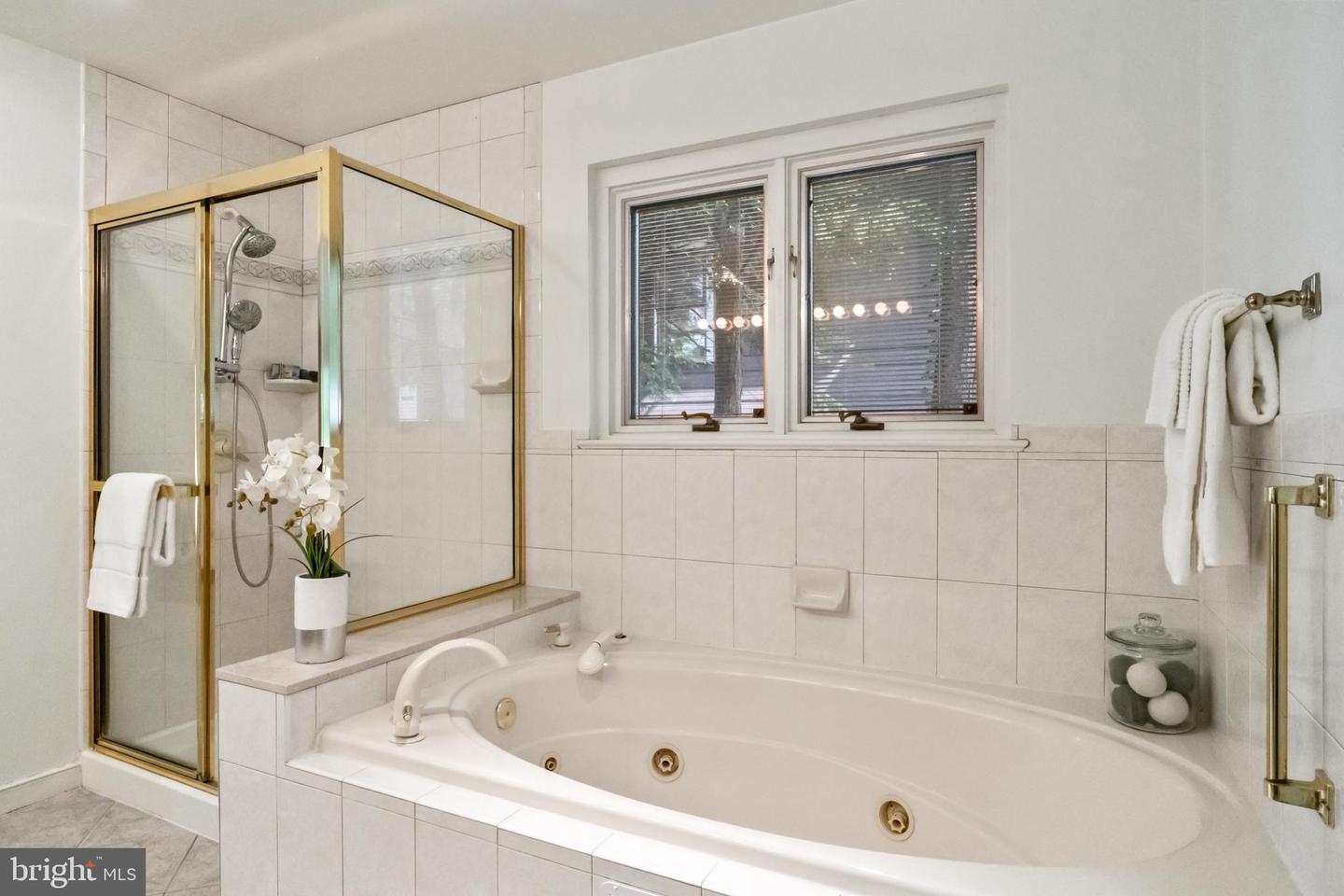 1414 N JOHNSON ST, ARLINGTON, Virginia 22201, 4 Bedrooms Bedrooms, ,4 BathroomsBathrooms,Residential,For sale,1414 N JOHNSON ST,VAAR2058366 MLS # VAAR2058366