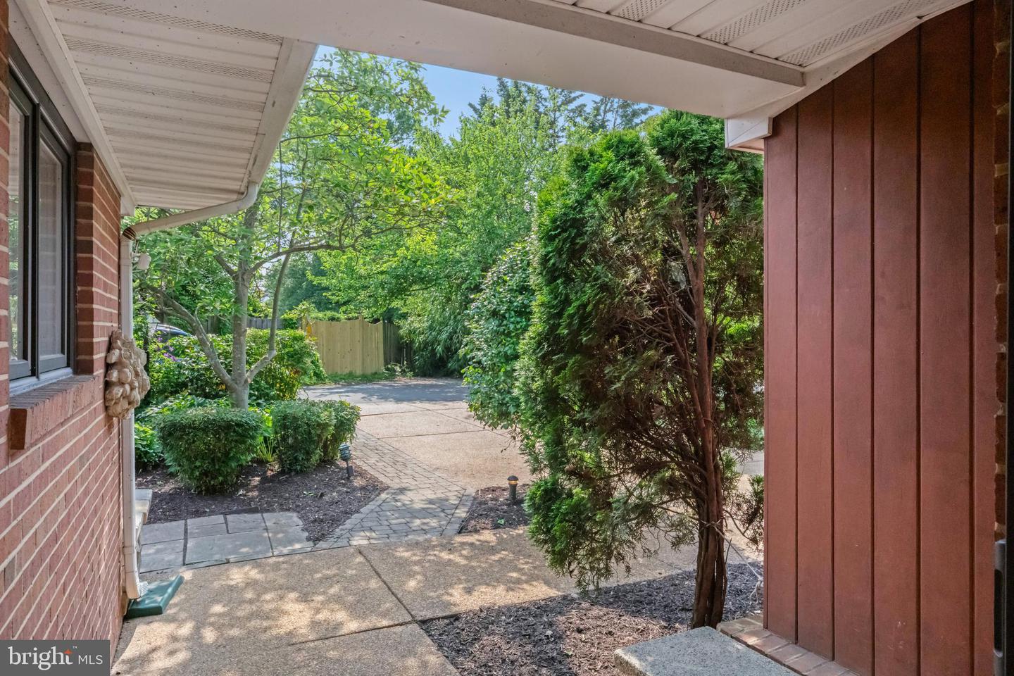 1414 N JOHNSON ST, ARLINGTON, Virginia 22201, 4 Bedrooms Bedrooms, ,4 BathroomsBathrooms,Residential,For sale,1414 N JOHNSON ST,VAAR2058366 MLS # VAAR2058366