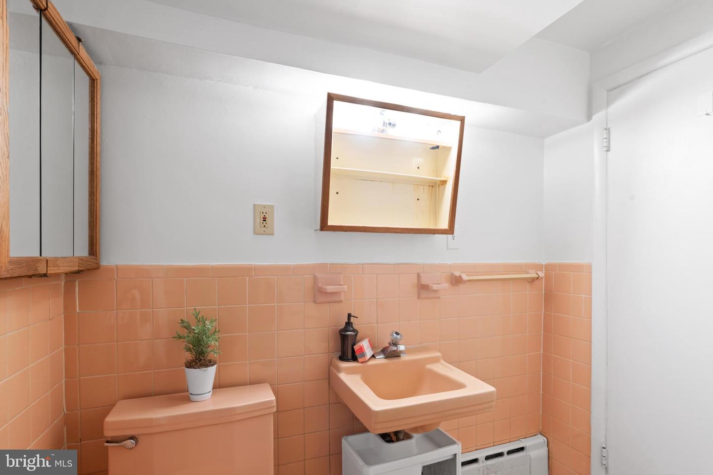 1414 N JOHNSON ST, ARLINGTON, Virginia 22201, 4 Bedrooms Bedrooms, ,4 BathroomsBathrooms,Residential,For sale,1414 N JOHNSON ST,VAAR2058366 MLS # VAAR2058366