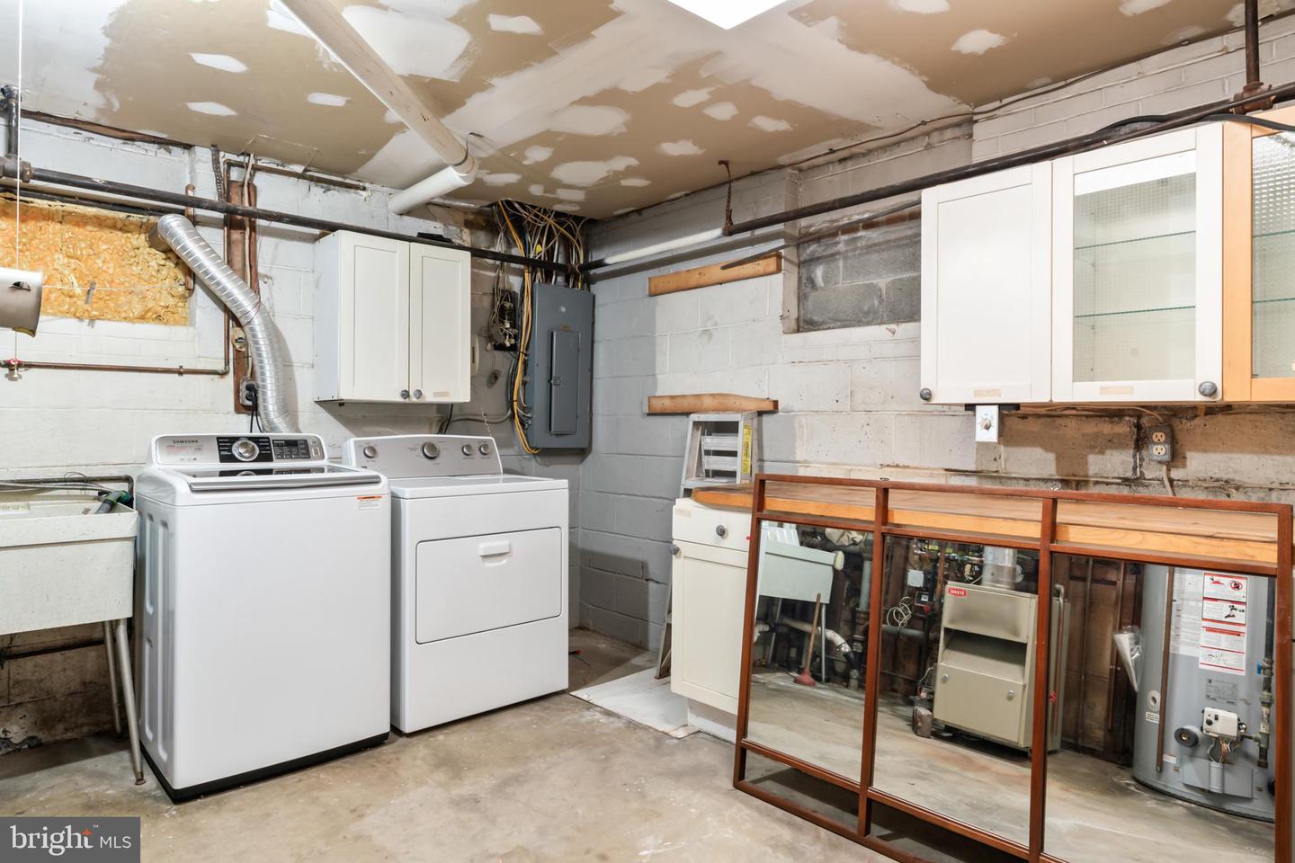 1414 N JOHNSON ST, ARLINGTON, Virginia 22201, 4 Bedrooms Bedrooms, ,4 BathroomsBathrooms,Residential,For sale,1414 N JOHNSON ST,VAAR2058366 MLS # VAAR2058366